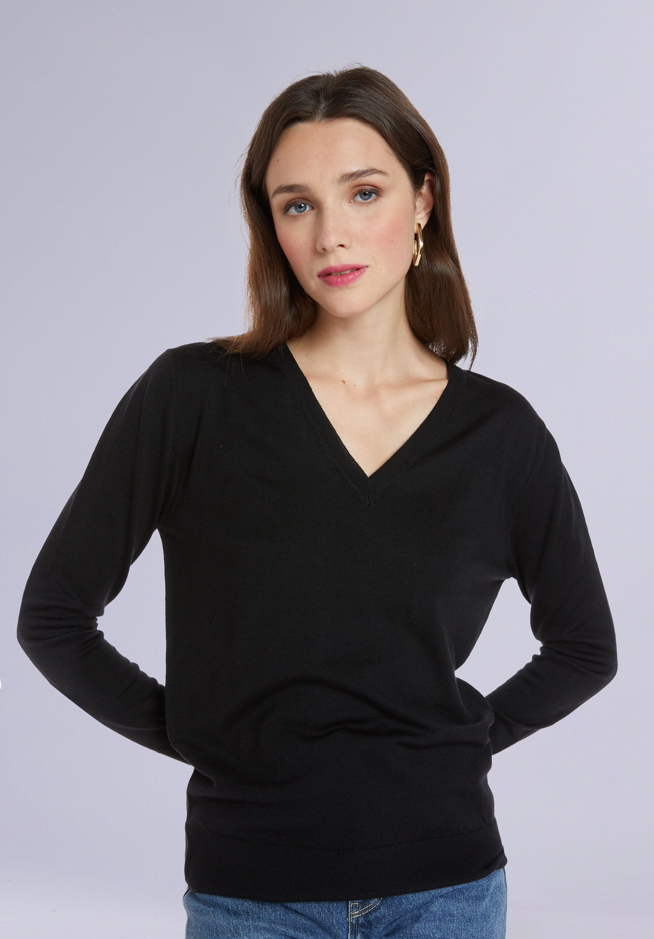 EBONY MERINO V NECK