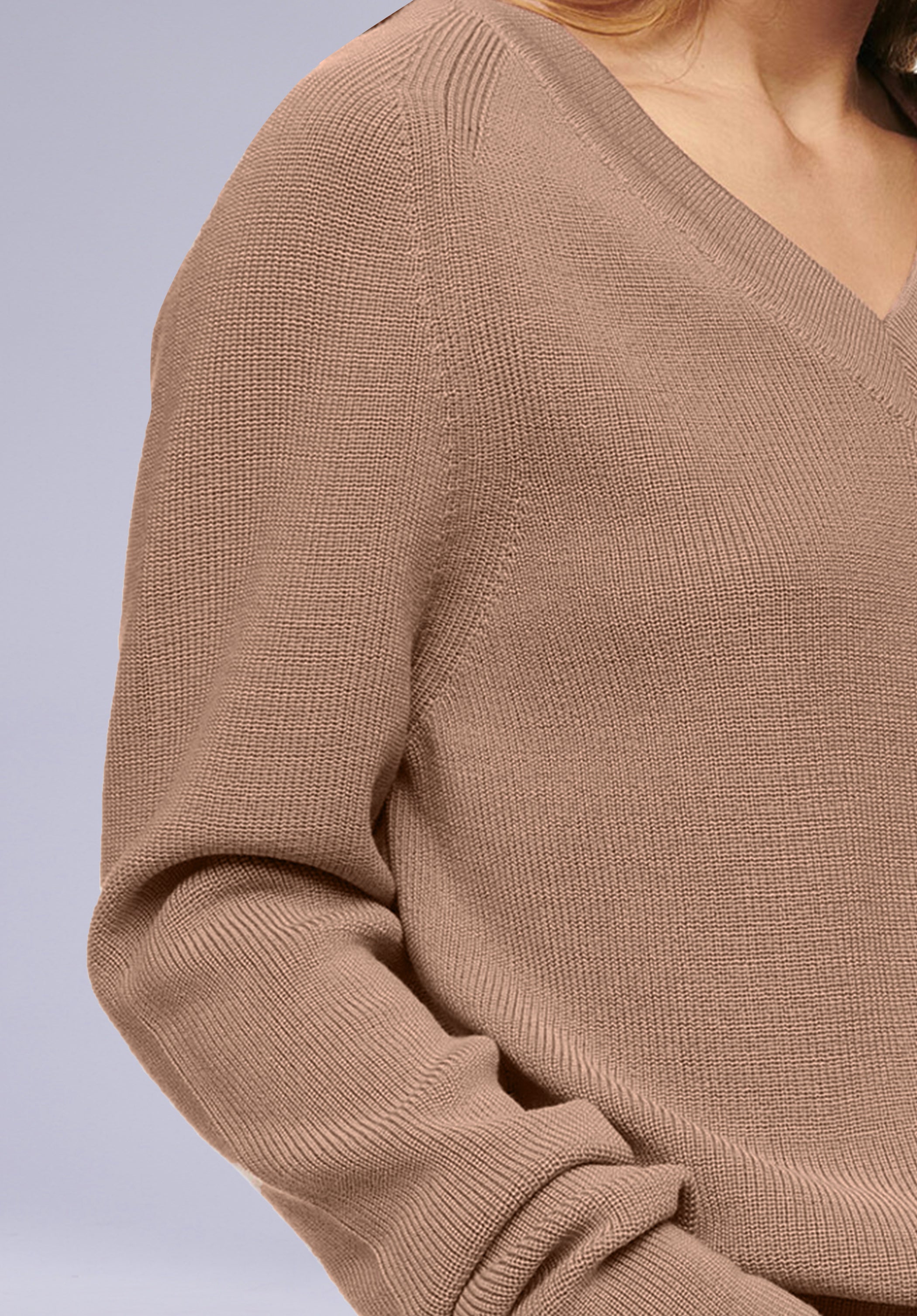BEIGE MERINO V NECK